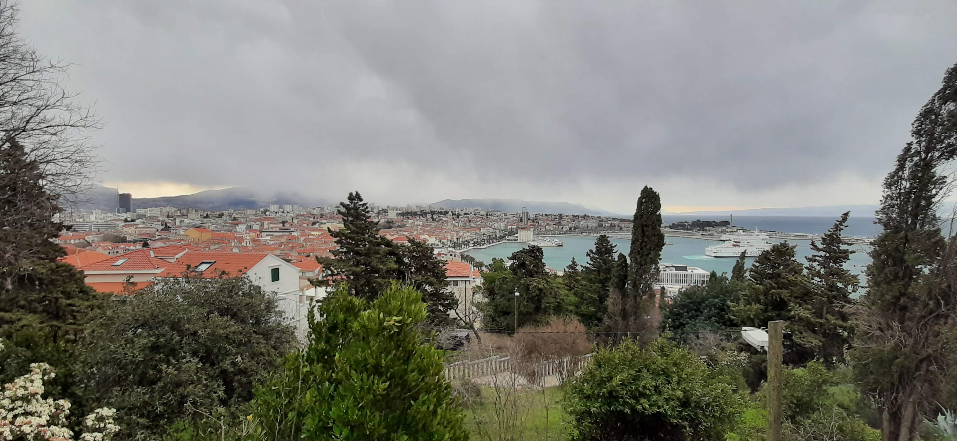 Pogled na Split sa Marjanskih skala