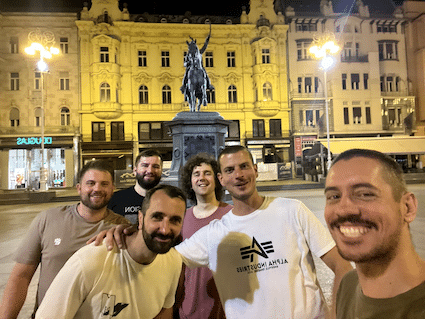 Ekipa planinara na Trgu Bana Jelačića u Zagrebu